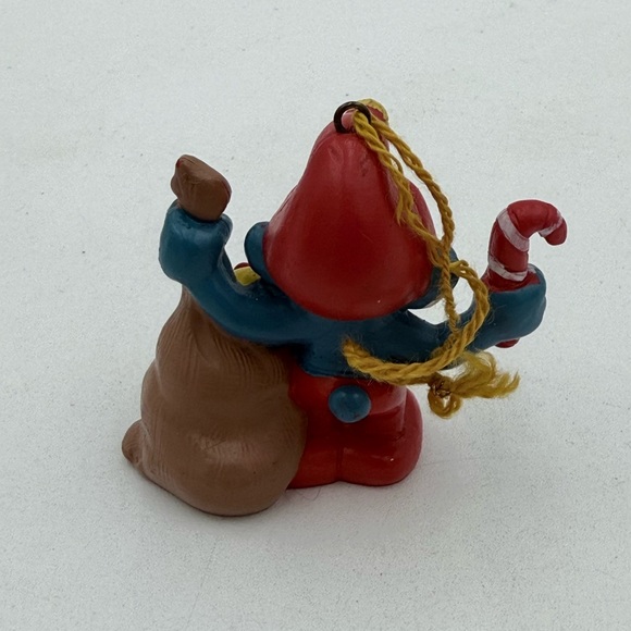Vintage 1981 Christmas Ornament Schleich Peyo Plastic Papa Smurf Santa Sack 2.5” - Picture 3 of 7